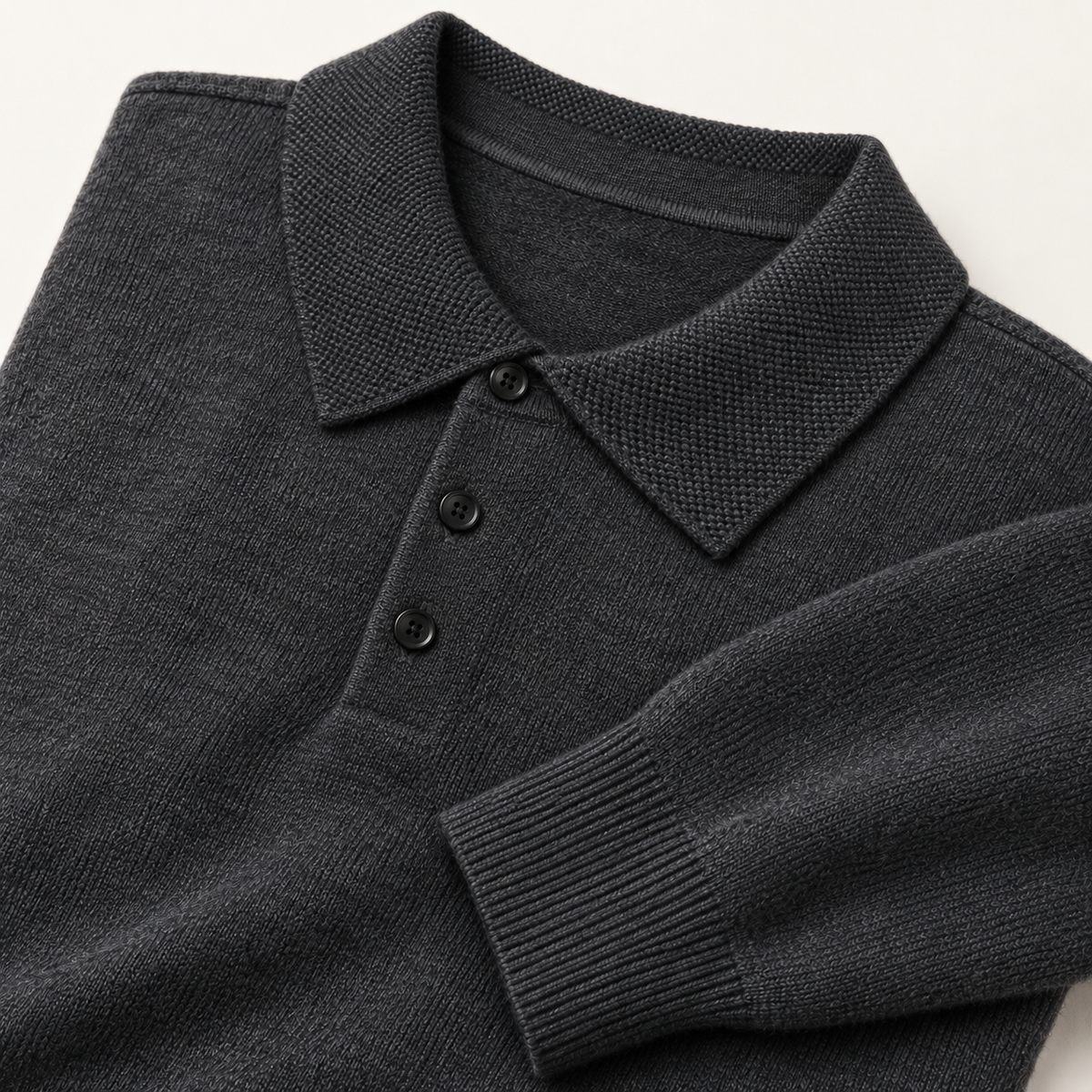 Alden Dark gray — knitted collar, three dark buttons and ribbed cuff close-up