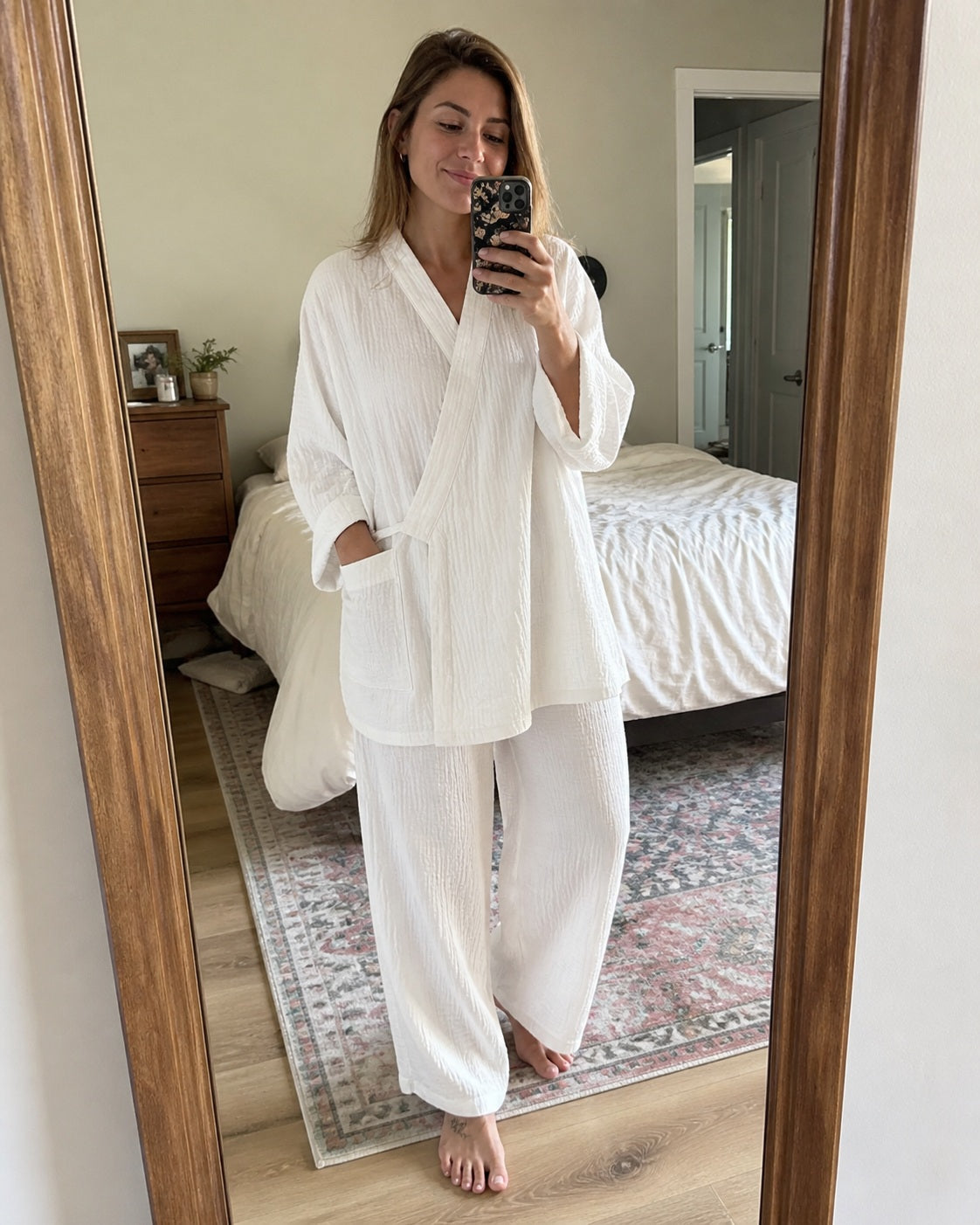 Woman wearing the white Yoake Kimono Set in a bedroom mirror selfie